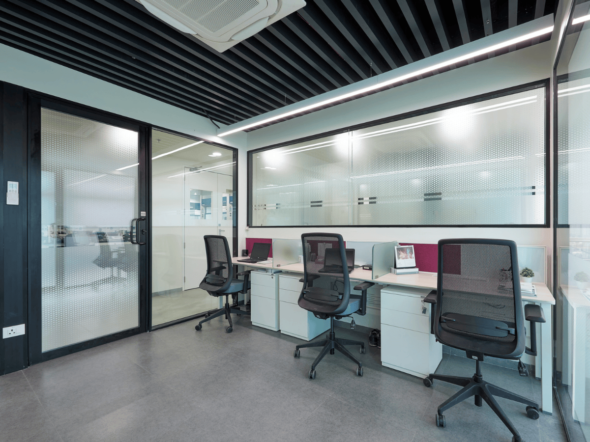 Workstations 04 - Agricultural Research Institute, Varanasi Uttarpradesh - Lab Design and Build by SbyD